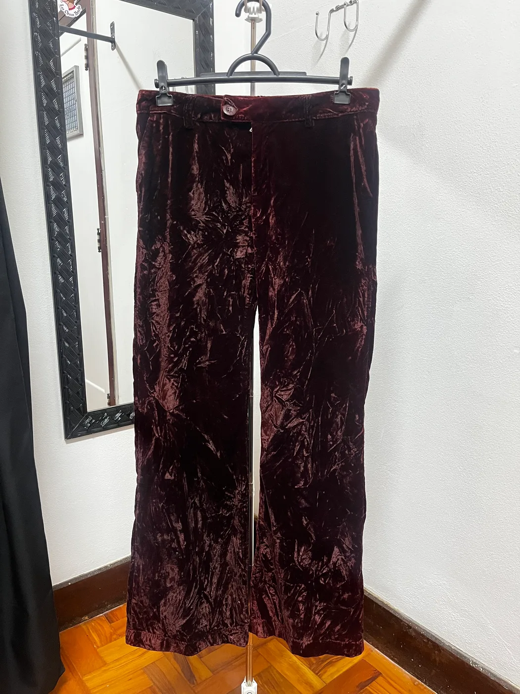 Calça em veludo molhado
