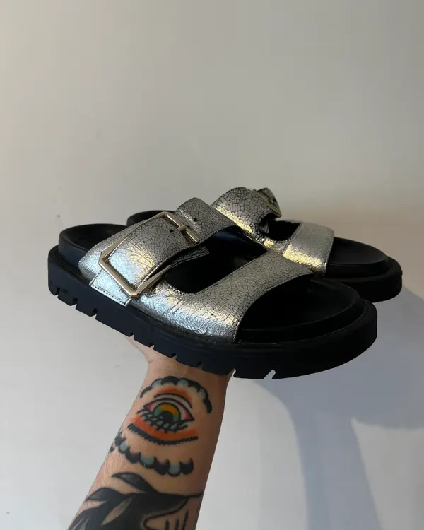 Flatform em couro Arezzo